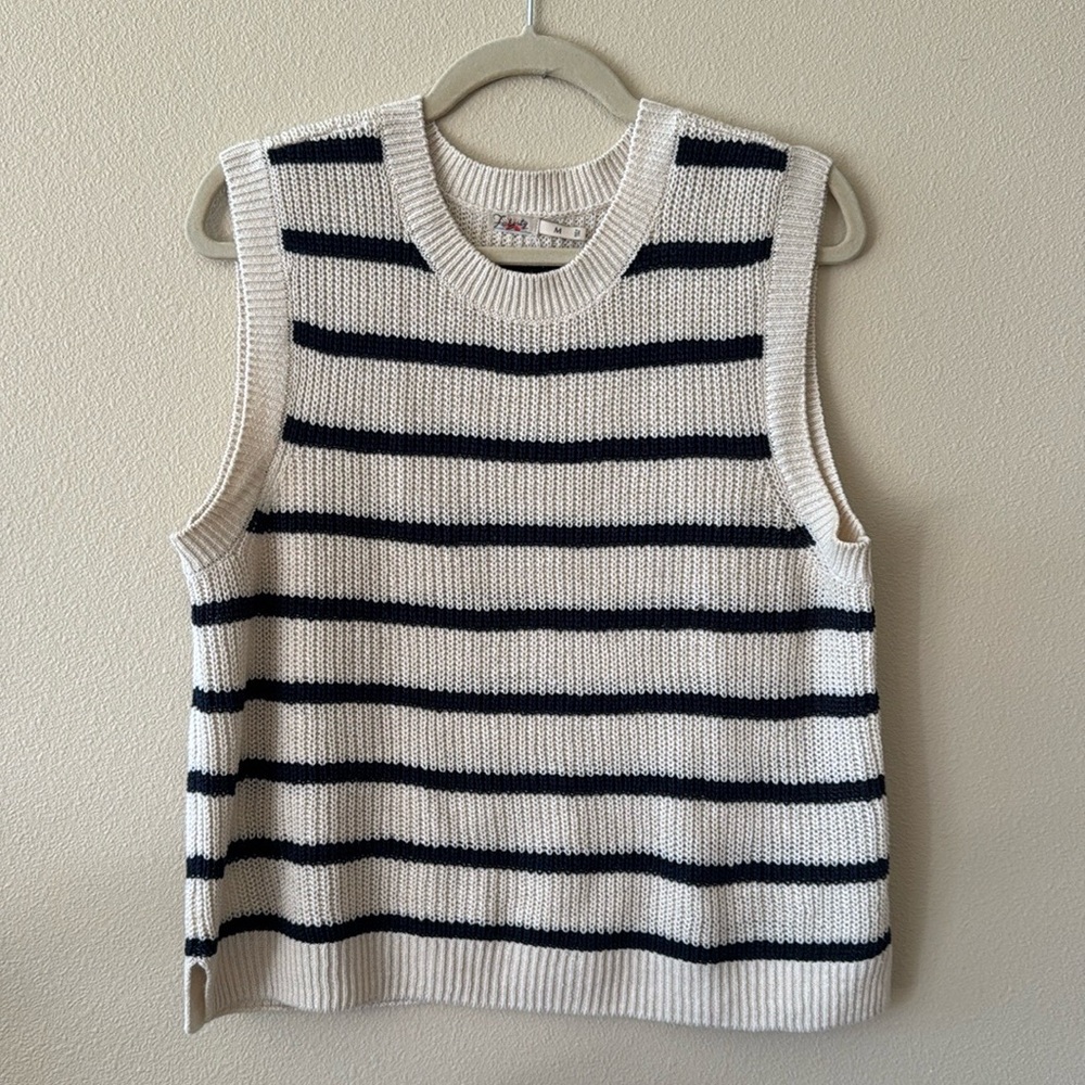 Like New! FAHERTY Miramar Linen Muscle Tank Ivory Navy stripe size Medium - Picture 10 of 11